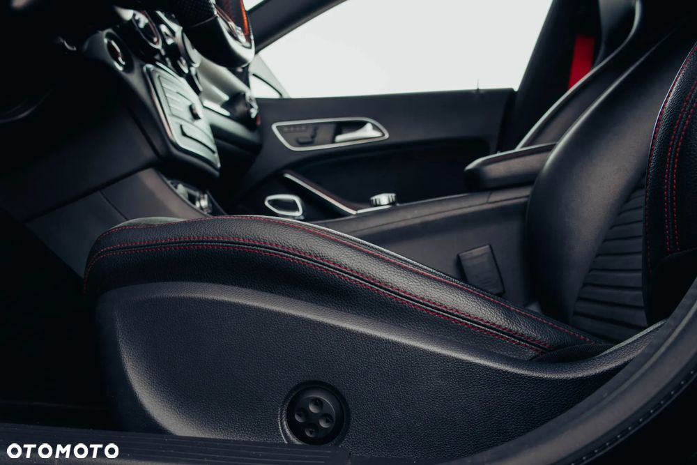 Mercedes-Benz CLA 45 AMG 4Matic 7G-DCT - 18