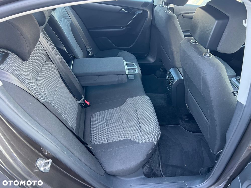 Volkswagen Passat 1.6 TDI BMT Comfortline - 22