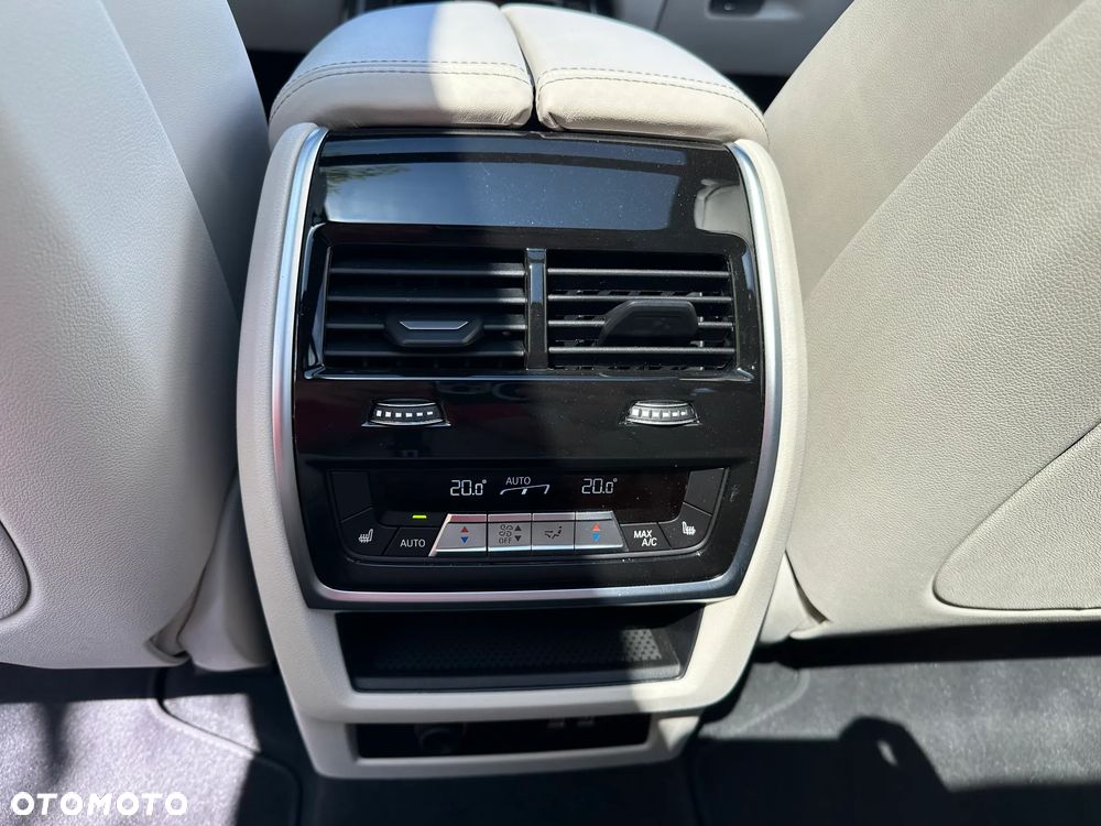 BMW X7 - 24