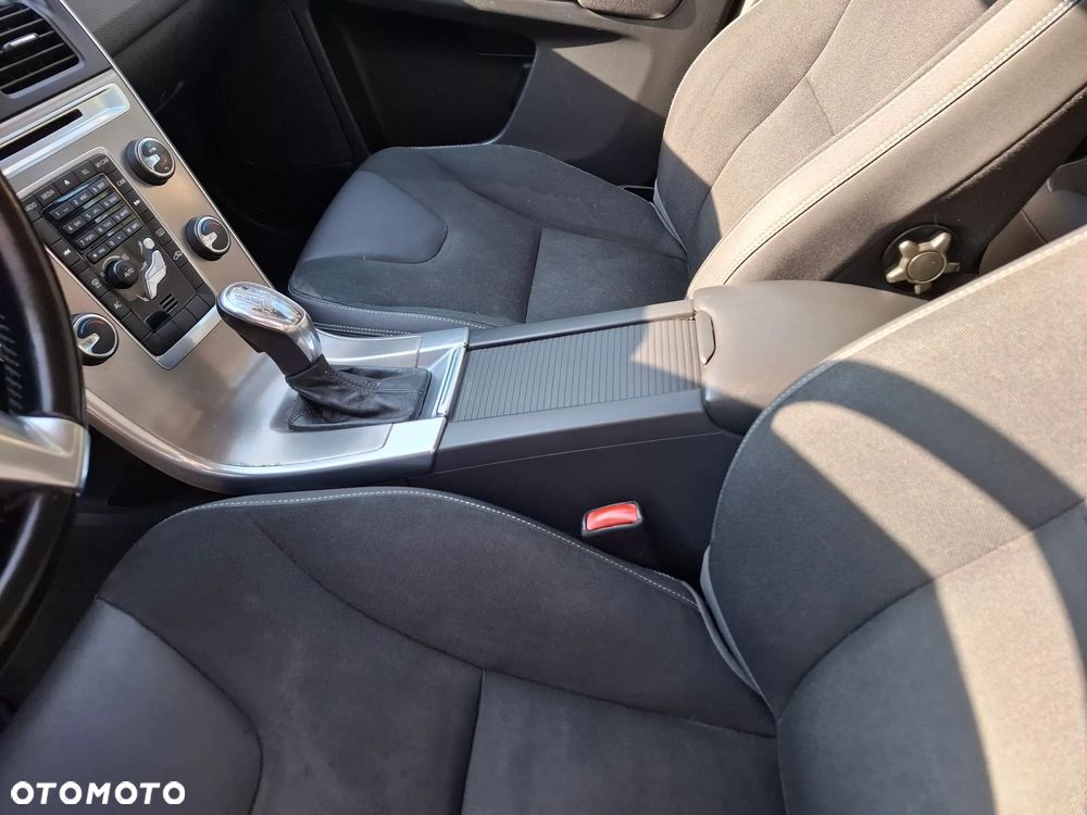 Volvo XC 60 3.2 AWD RDesign - 15