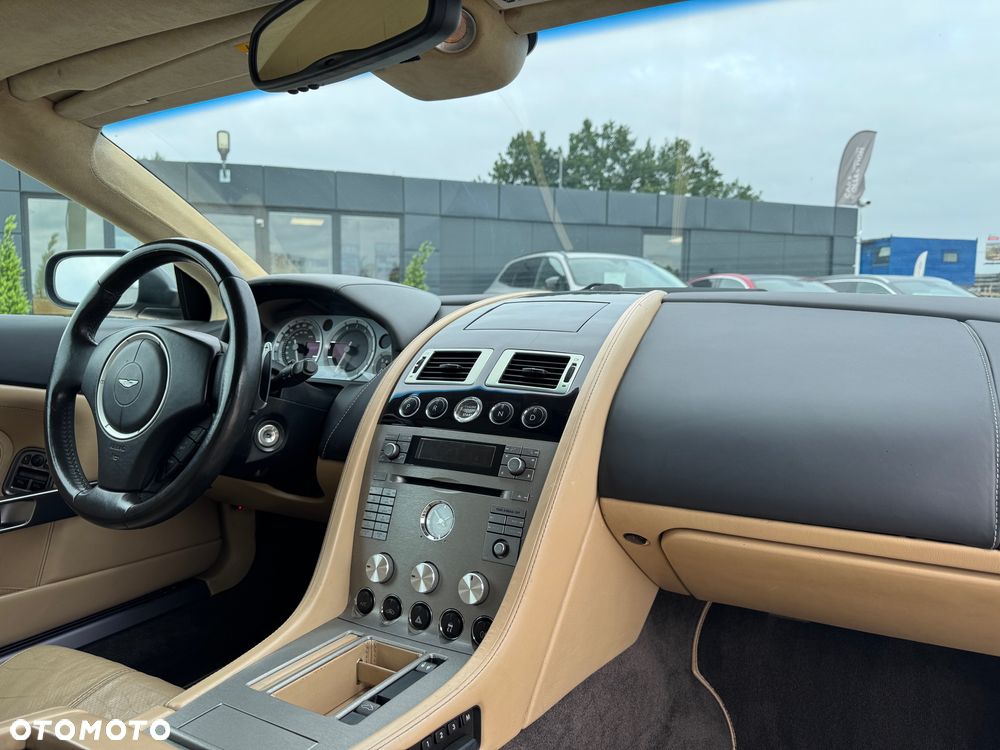 Aston Martin DB9 - 12