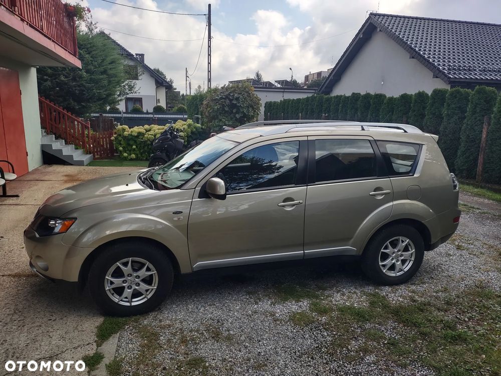 Mitsubishi Outlander 2.0 DID Instyle NAVI - 4