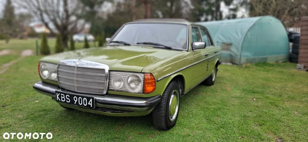 Mercedes-Benz 280 - 32