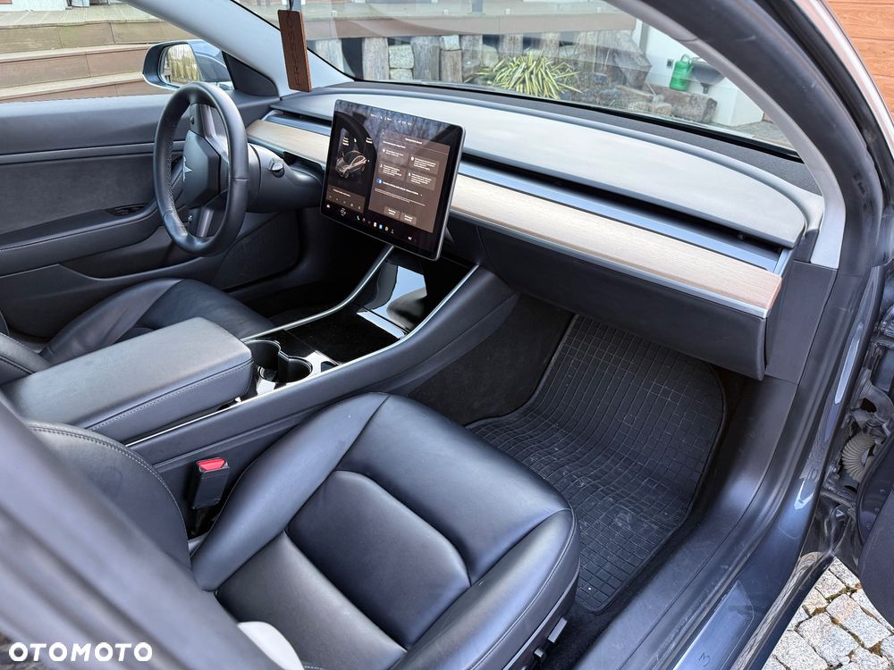 Tesla Model 3 - 11