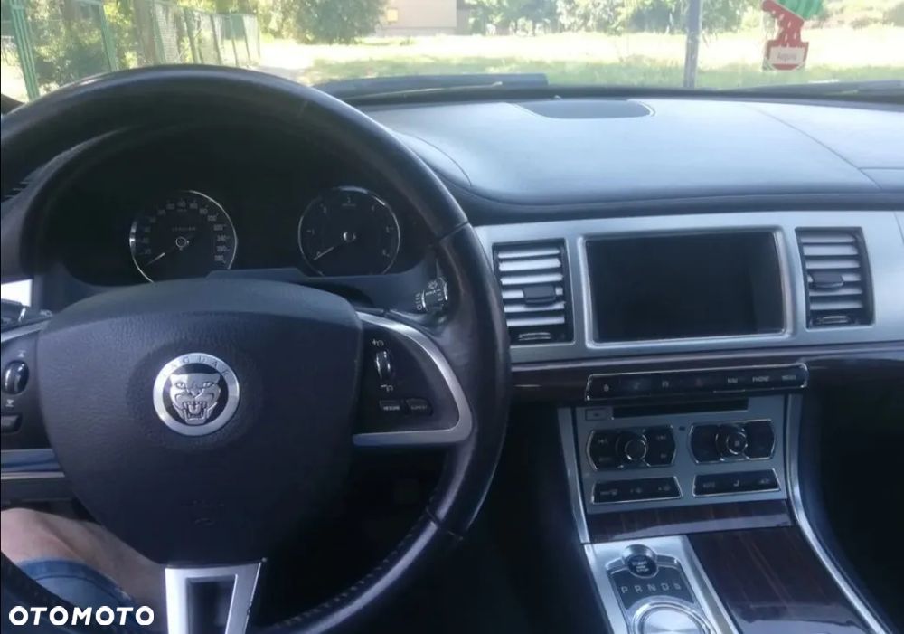Jaguar XF 2.2 D Luxury - 7