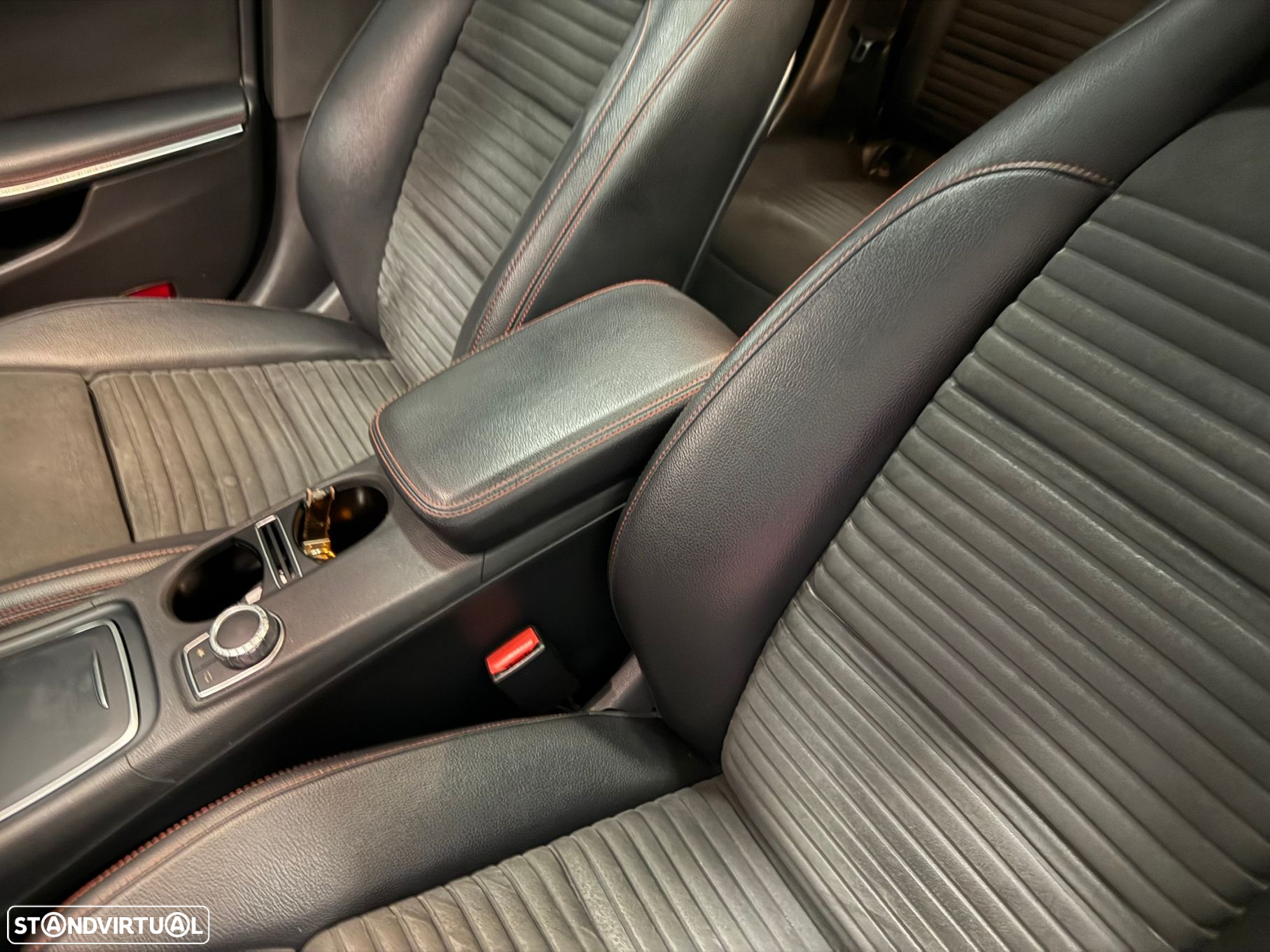 Mercedes-Benz CLA 220 Shooting Brake d 4Matic 7G-DCT AMG Line - 24