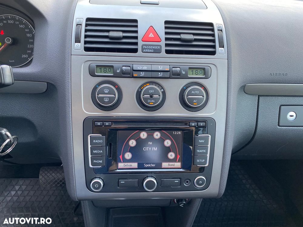 Volkswagen Touran - 17