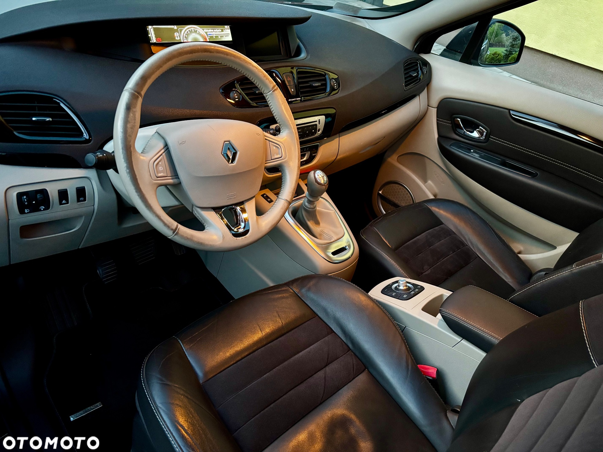 Renault Grand Scenic dCi 130 FAP Start & Stop Bose Edition - 11