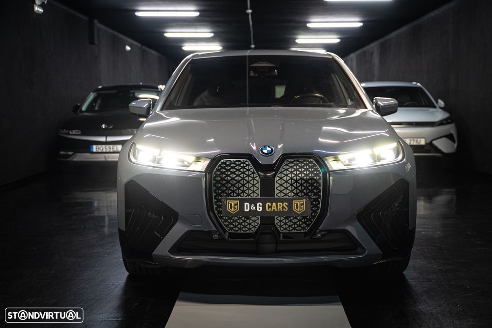 BMW iX xDrive 40 Pack Desportivo - 24