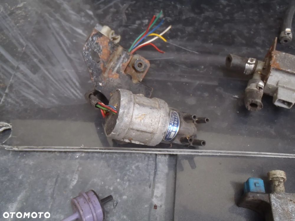 zawór zaworek podciśnienie aisan fiat cinquecento. 700 900 1.1 sporting uno posiadam wszystkie części - 2