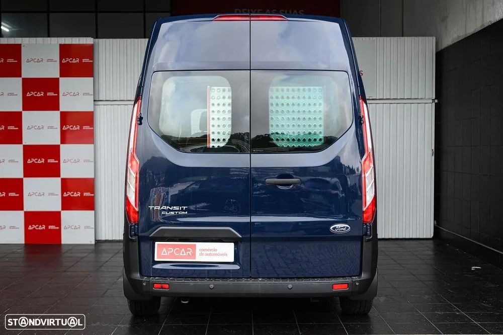 Ford Transit Custom Adaptada p/ 3 cadeiras de rodas - 4