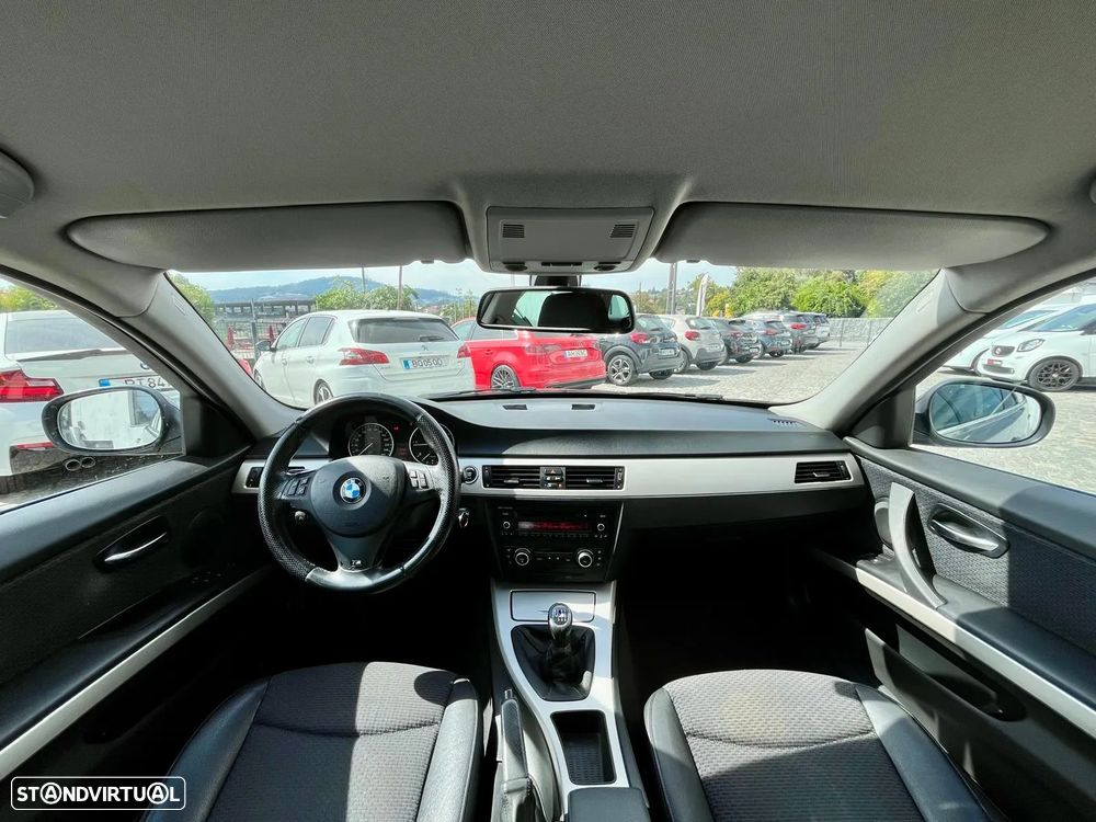BMW 318 d Touring - 16