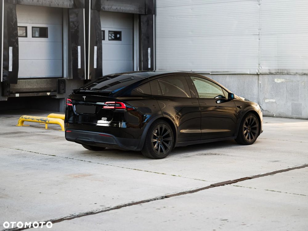 Tesla Model X - 15