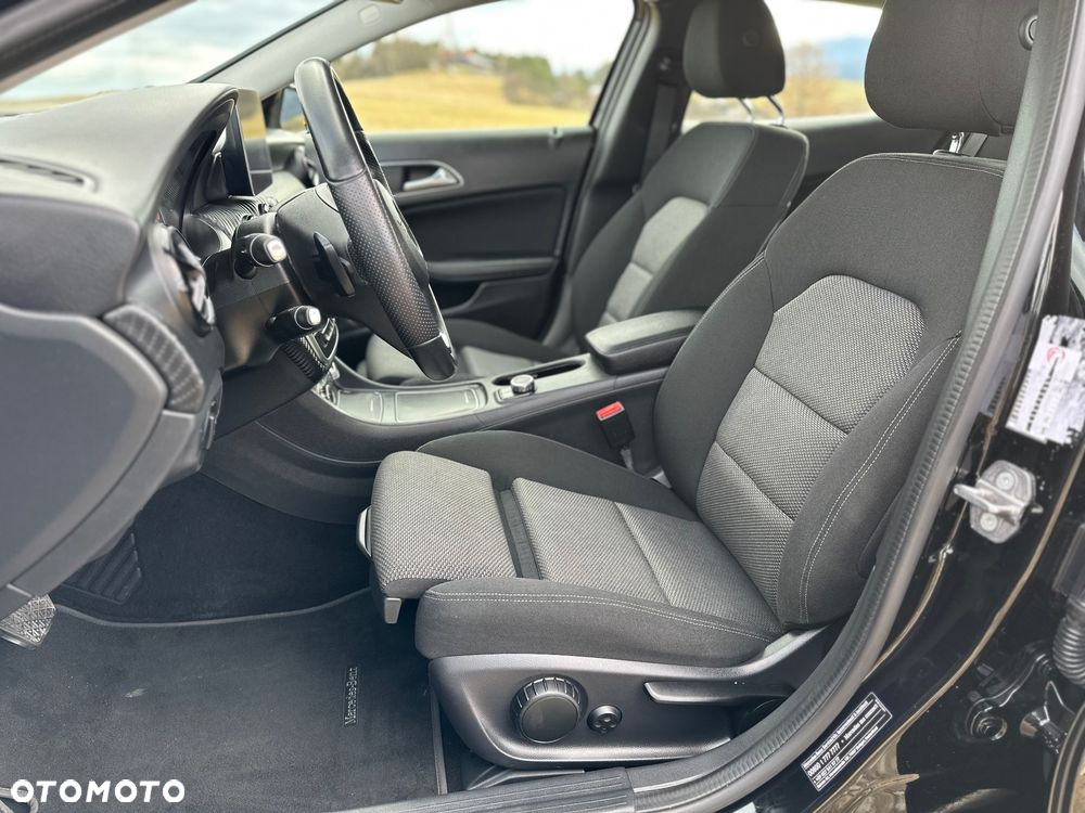Mercedes-Benz GLA 220 d 4-Matic Style - 28