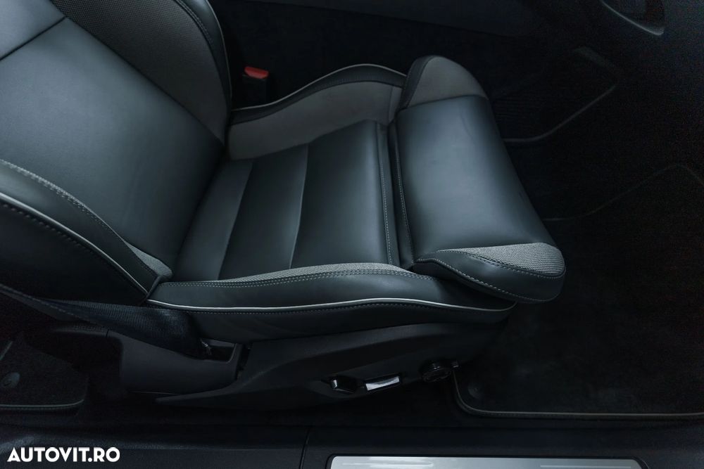 Volvo XC 60 B4 MHEV R-Design - 28