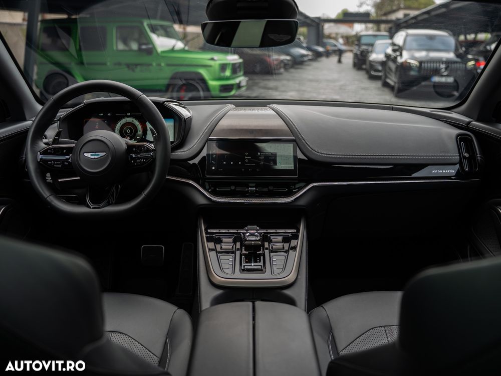 Aston Martin DBX - 18