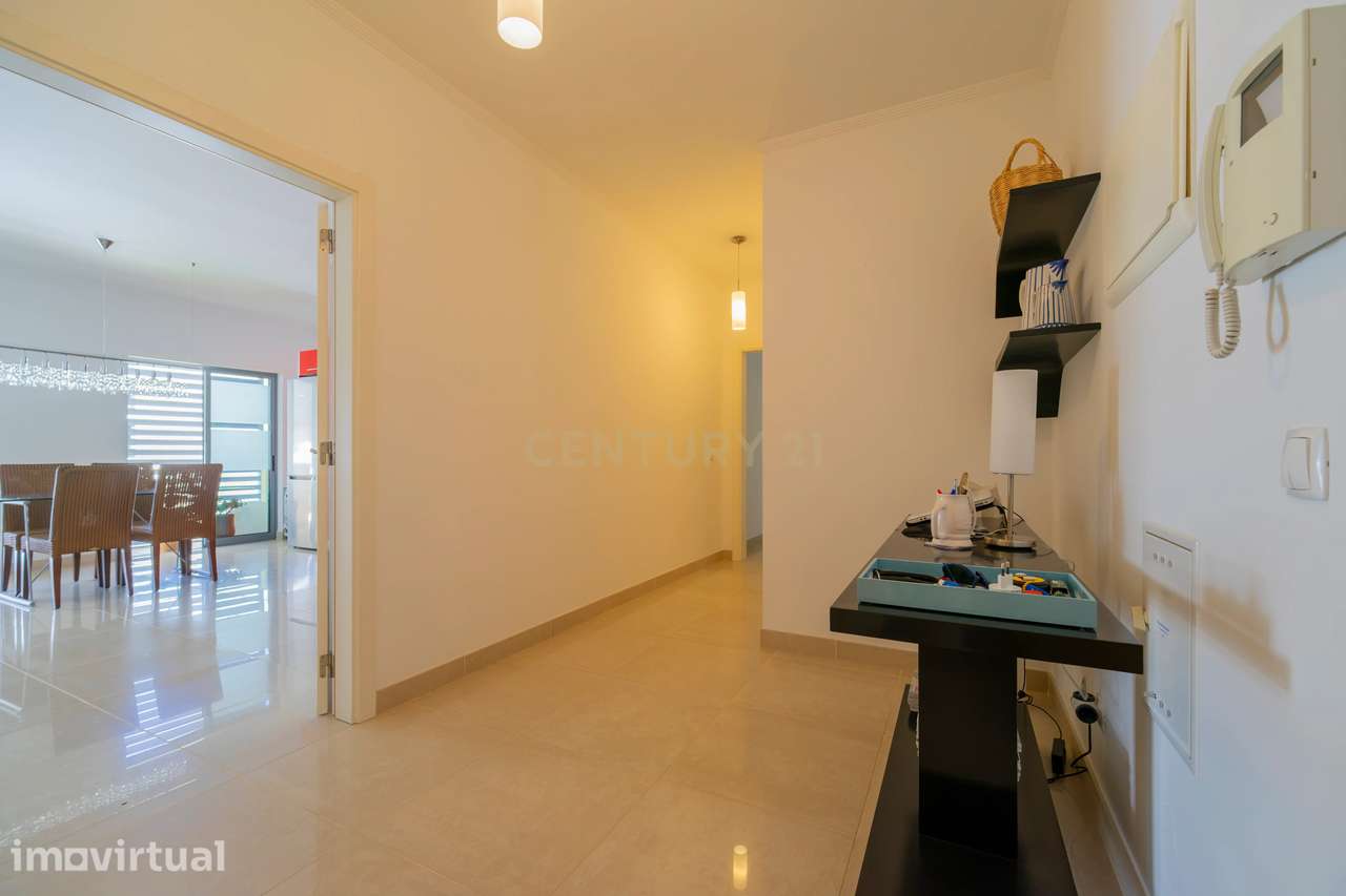 Apartamento T2 junto aos Mercados de Olhão, com elevador, garagem e ar - Grande imagem: 4/22