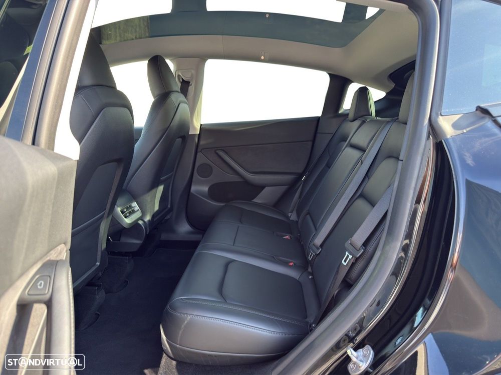 Tesla Model Y Standard RWD - 12