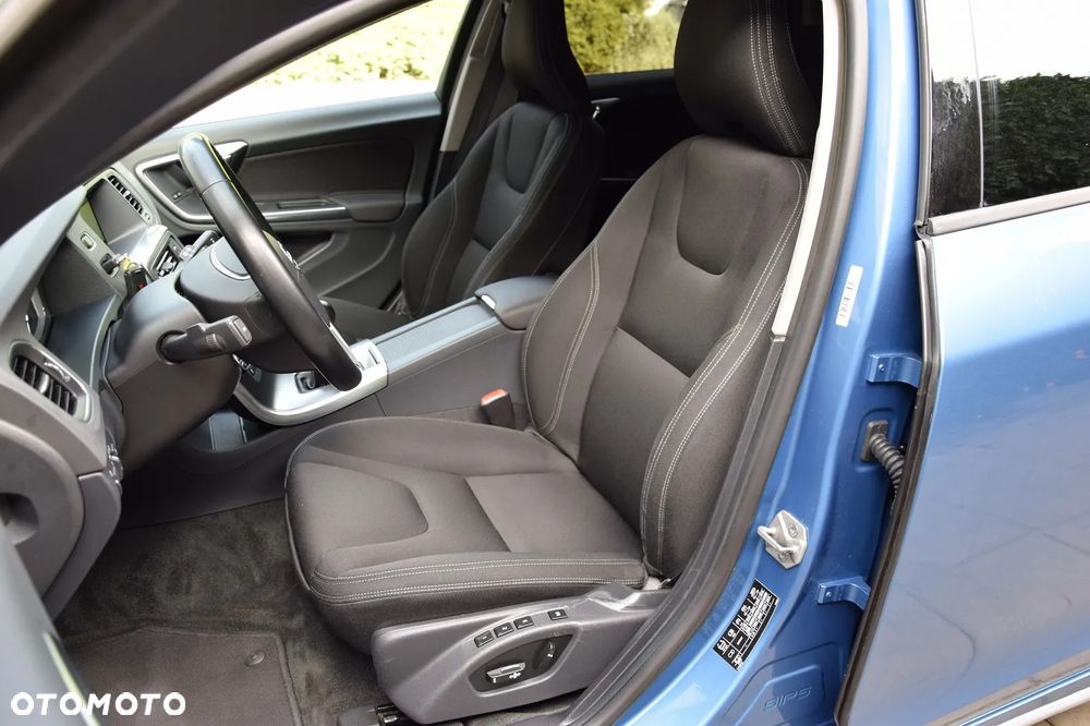Volvo V60 D4 Momentum - 18