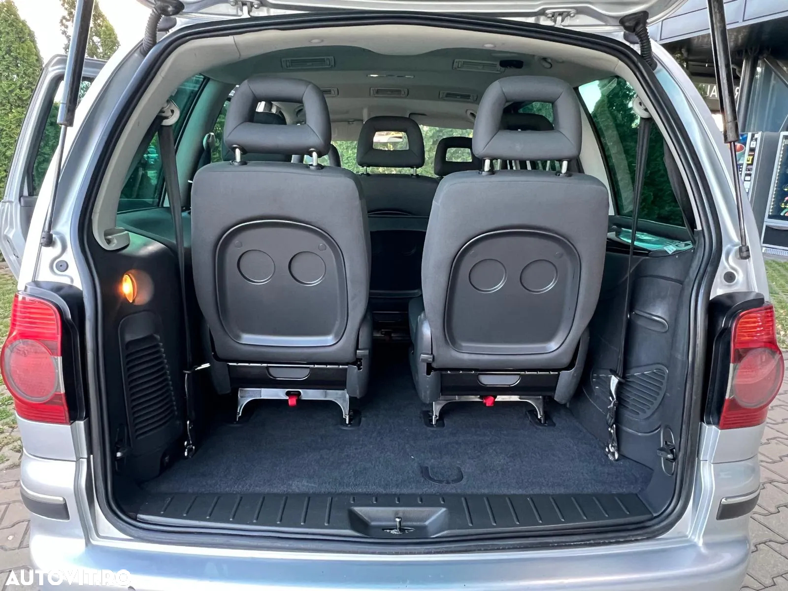 Volkswagen Sharan 1.9 TDI Highline Aut - 8