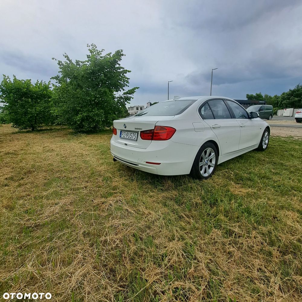 BMW Seria 3 320i Efficient Dynamics Edition Sport Line - 7