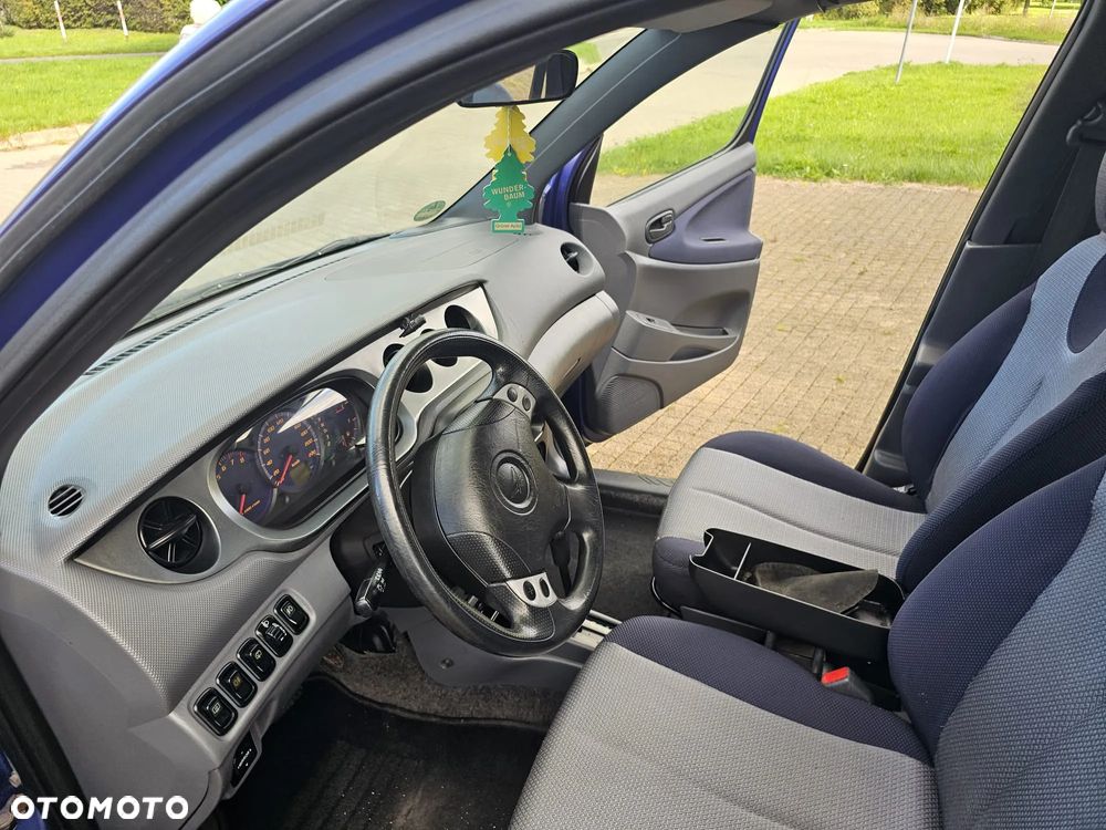 Daihatsu Sirion - 8