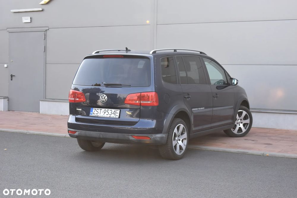 Volkswagen Touran - 38