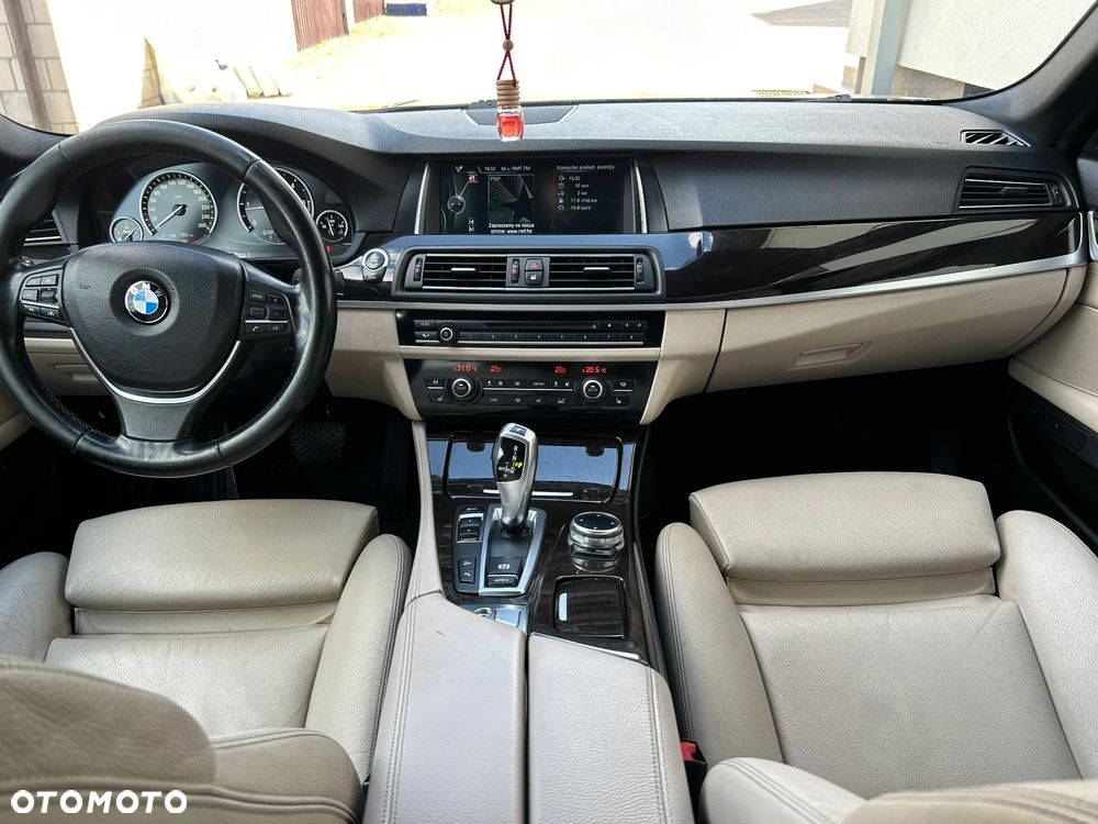BMW Seria 5 525d xDrive Luxury Line - 11
