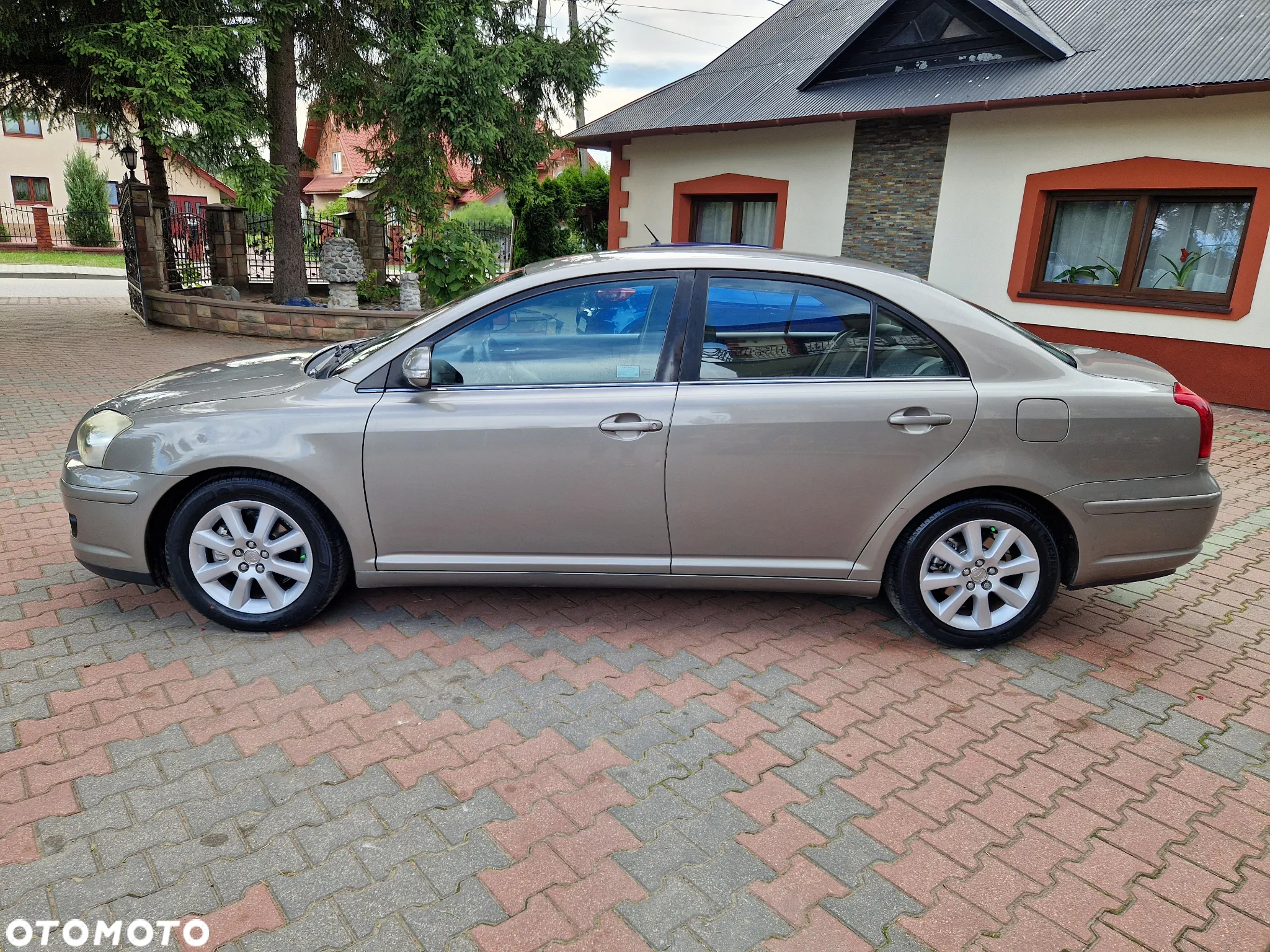Toyota Avensis 1.8 VVT-i Sol - 33