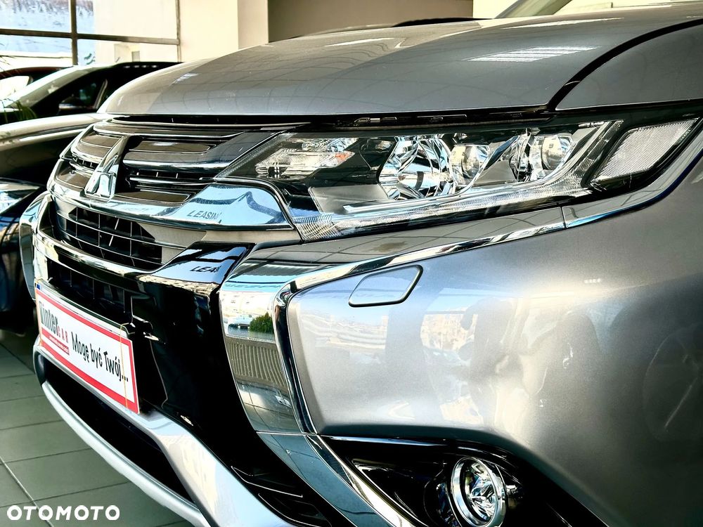 Mitsubishi Outlander 2.0 4WD Plug-In Hybrid Plus - 13