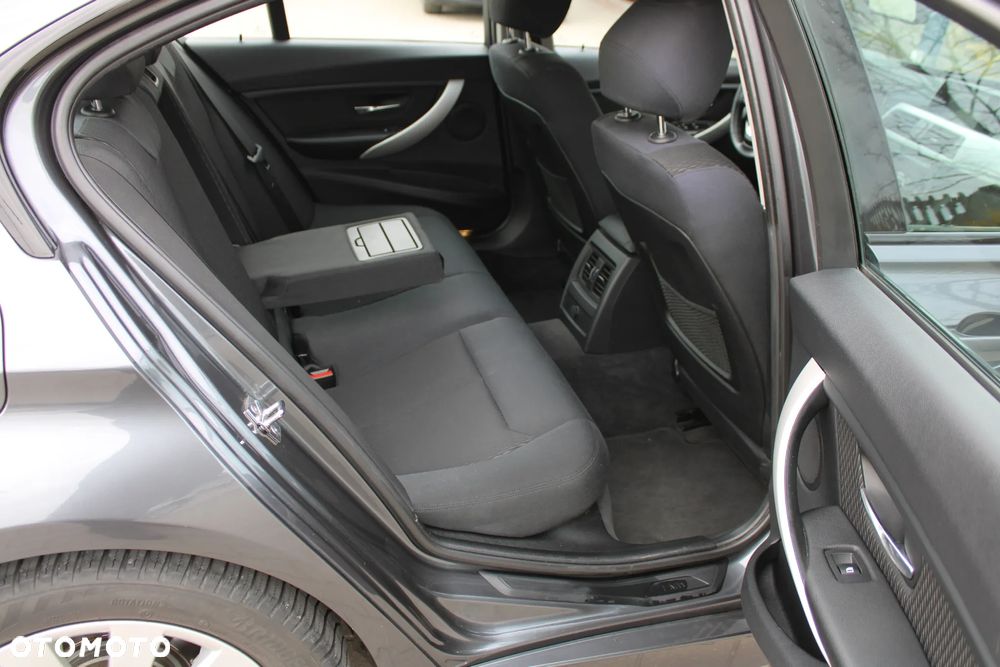 BMW Seria 3 320d DPF Edition Fleet Sport - 31