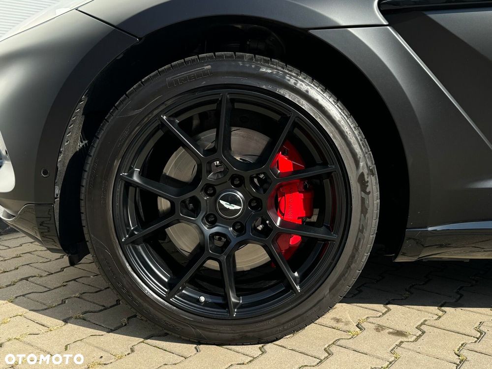 Aston Martin DBX - 4