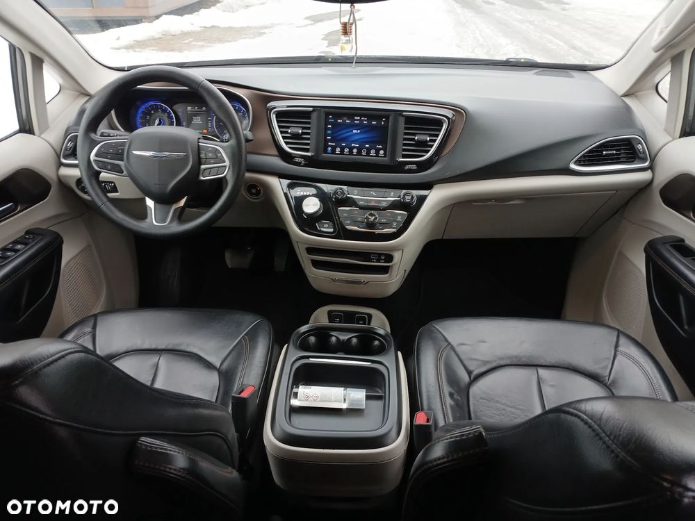 Chrysler Pacifica - 15