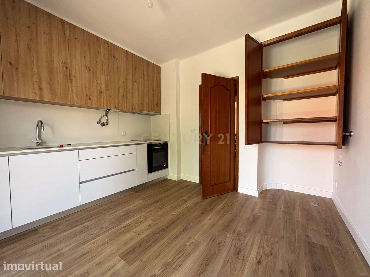 T2 remodelado com garagem em Cascais - Grande imagem: 2/32