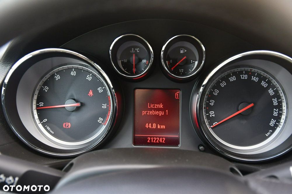 Opel Insignia - 26