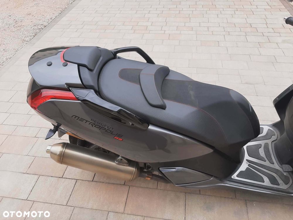 Peugeot Metropolis - 8