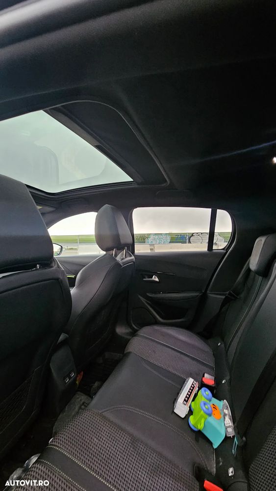 Peugeot 208 1.2 L PureTech STT EAT8 GT Line - 10