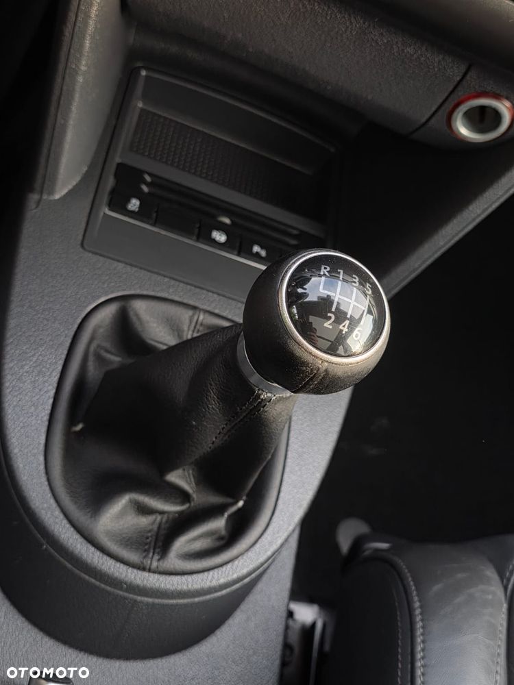 Volkswagen Touran - 17
