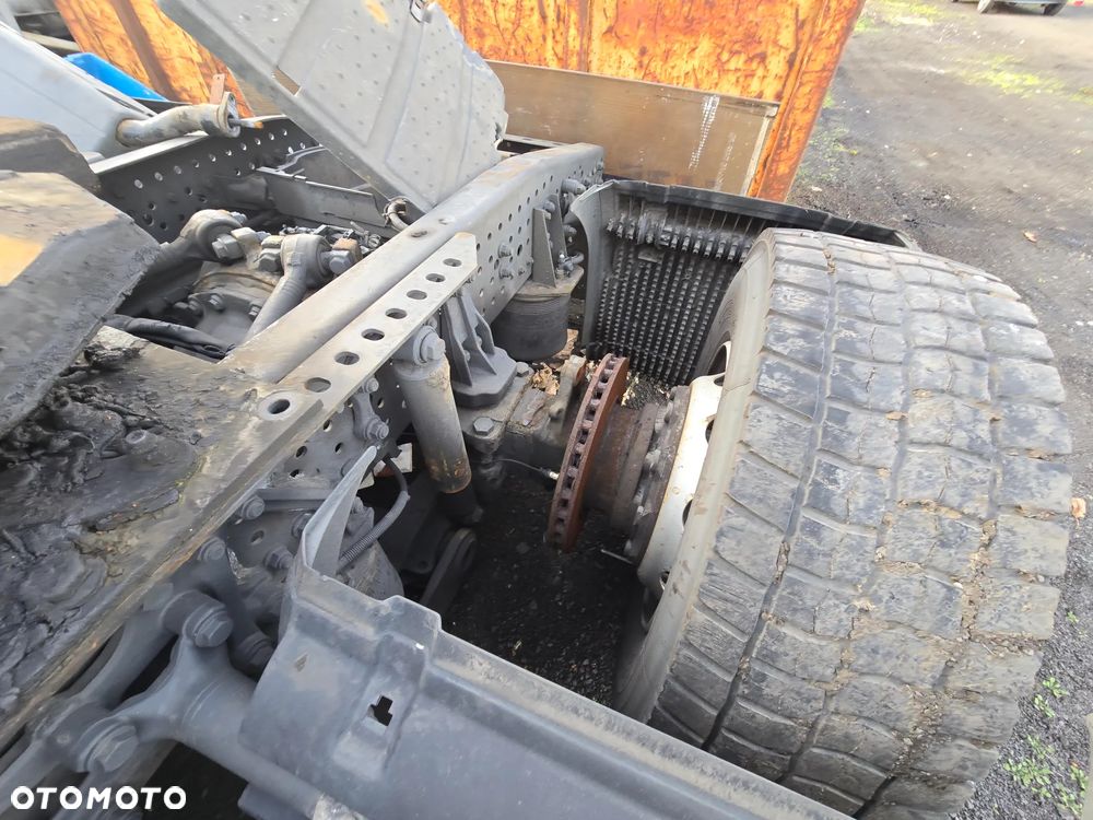 MERCEDES ACTROS MP4 Kabina Stream Space Spojlery + Rama 2016 - 10