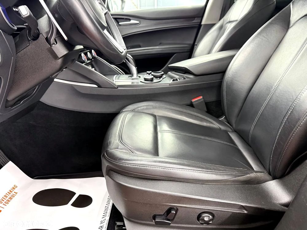 Alfa Romeo Stelvio 2.0 Turbo 16V AT8-Q4 B-Tech - 26
