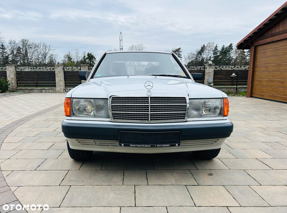 Mercedes-Benz W201 (190) - 4