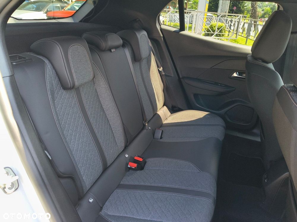 Peugeot 2008 1.2 PureTech Allure S&S EAT8 - 16