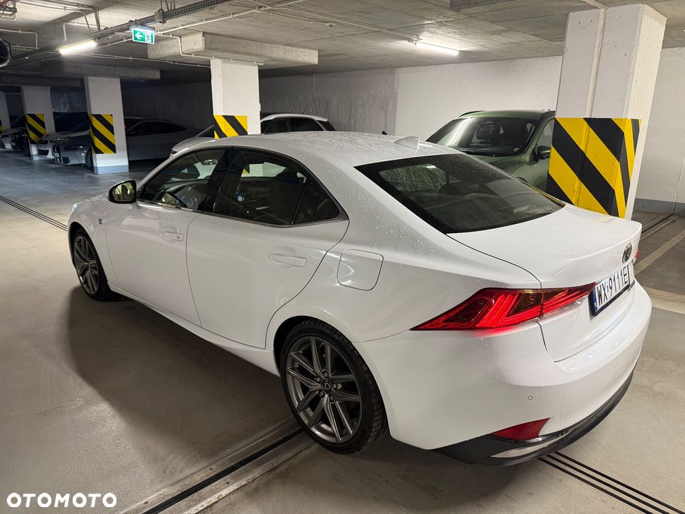 Lexus IS 300h F Sport - 6