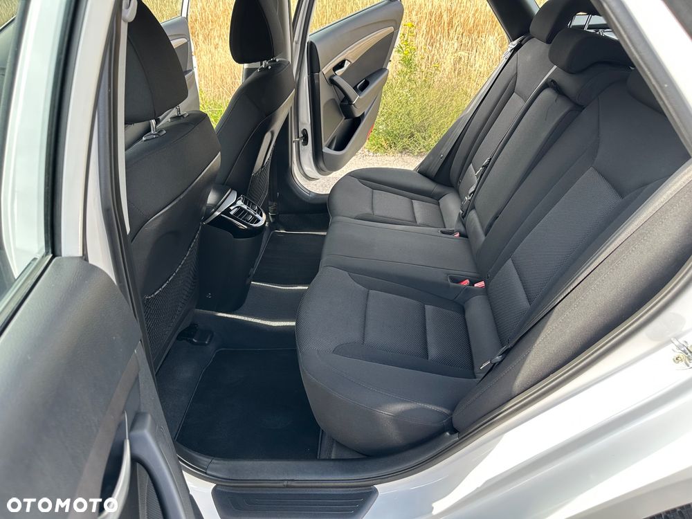 Hyundai i40 Kombi blue 1.6 Family - 33