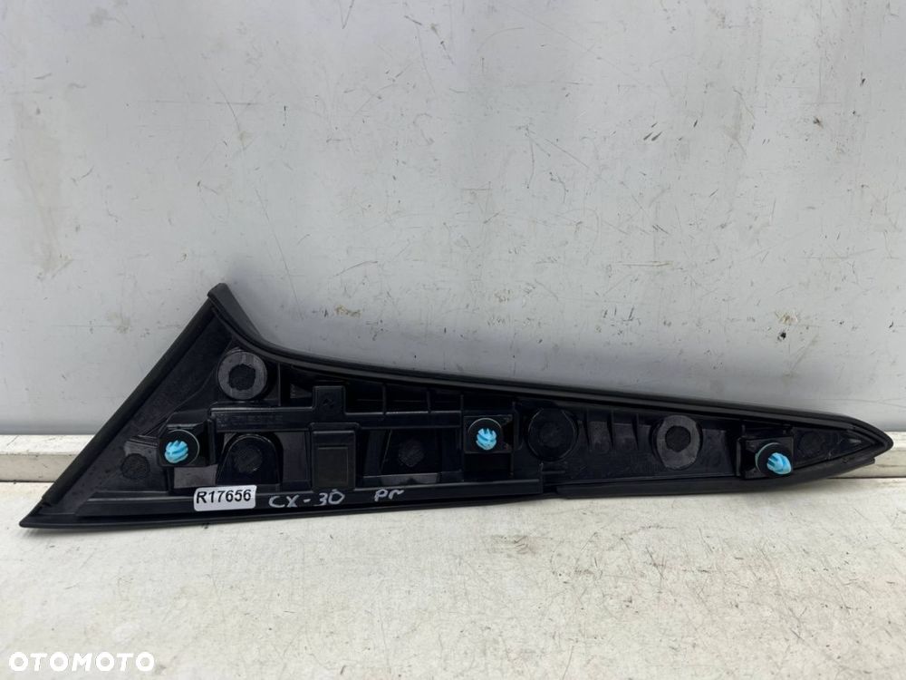 Listwa Mazda CX-30 CX30 19r.- PRAWA nakładka szyby klapy bagażnika spoiler blenda dfr5-519b1 - 9