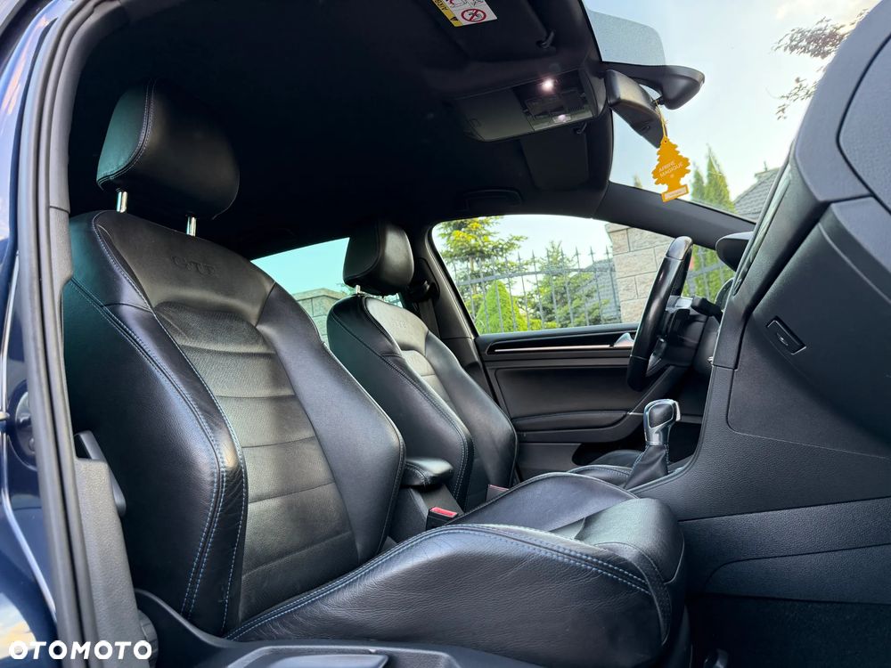 Volkswagen Golf - 5