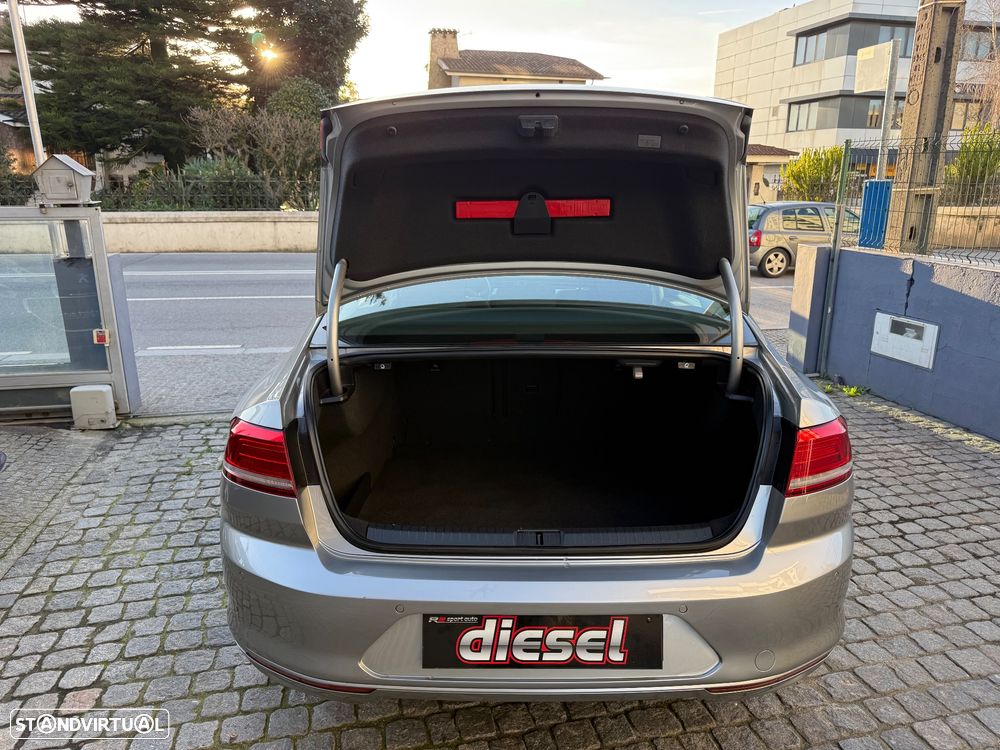 VW Passat 1.6 TDI Highline - 45