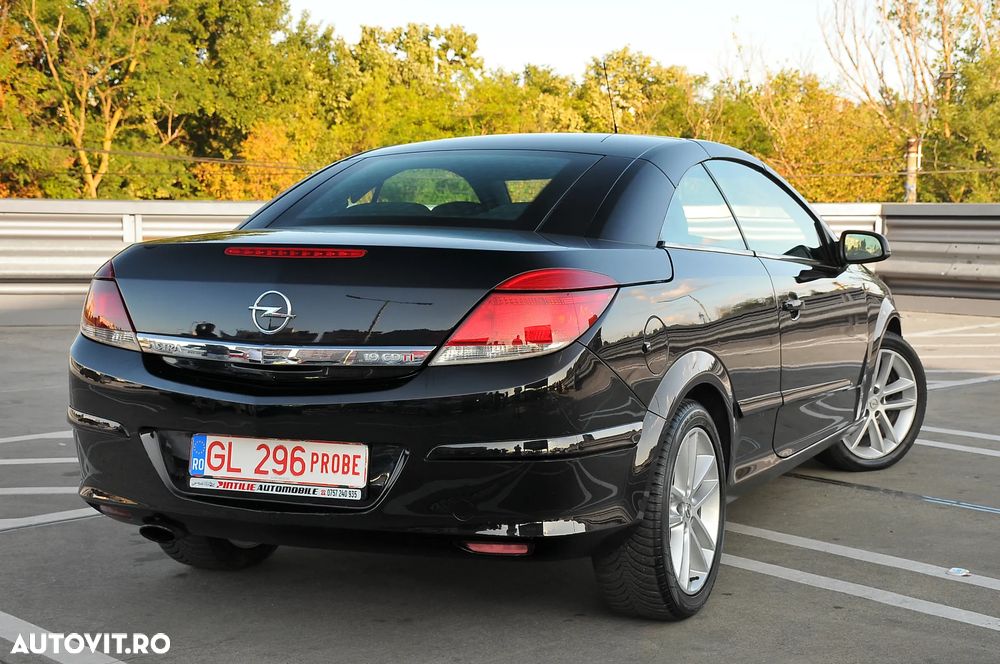 Opel Astra GTC 1.9 CDTI Cosmo - 12