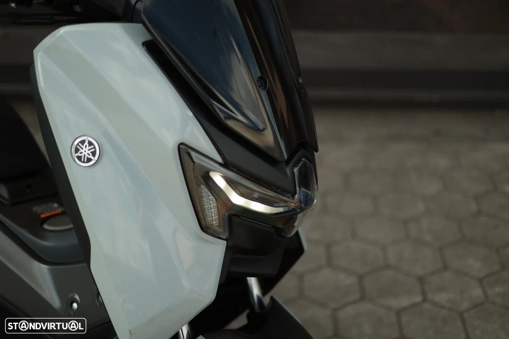 Yamaha NMAX - 11