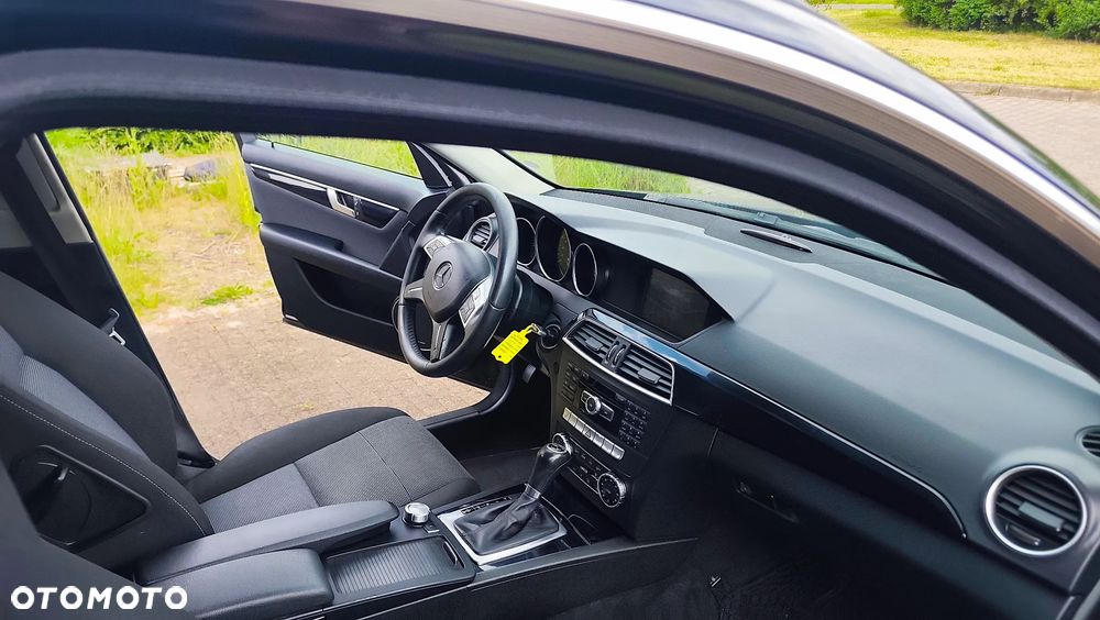 Mercedes-Benz Klasa C 220 CDI DPF Automatik Avantgarde - 30